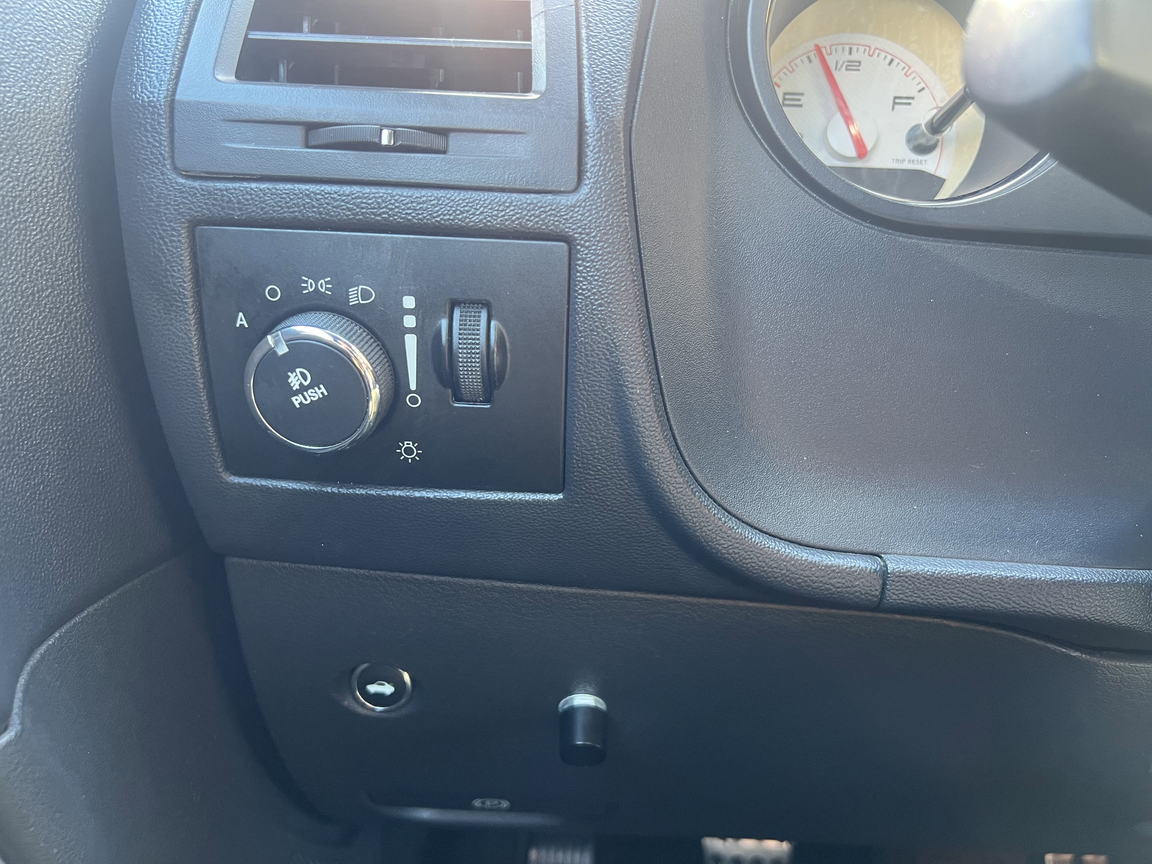 Used 2011 Dodge Challenger R/T RWD image 18