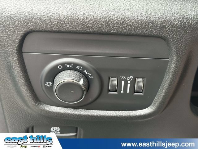 Certified 2025 Jeep Grand Cherokee Laredo X w/ Luxury Tech Group I AWD/4WD image 28