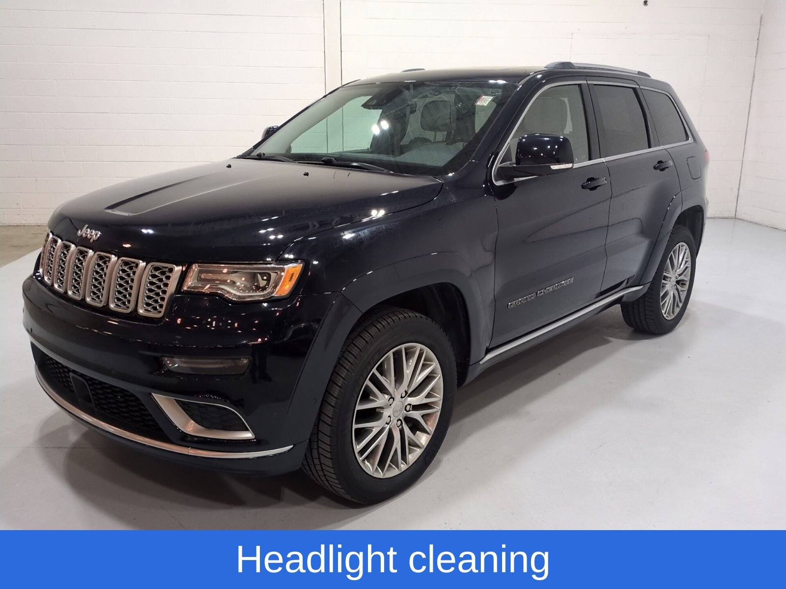 Used 2018 Jeep Grand Cherokee Summit AWD/4WD image 8