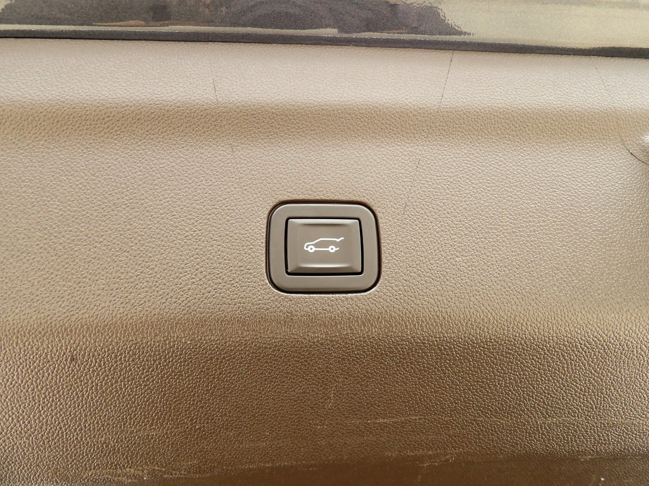 Used 2021 GMC Yukon Denali w/ Denali Premium Package image 38