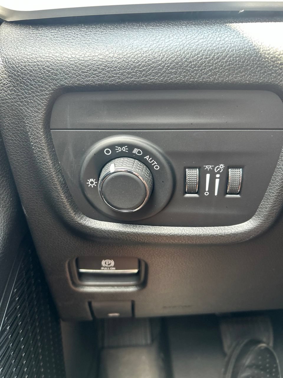 Used 2023 Jeep Grand Cherokee L Laredo AWD/4WD image 27