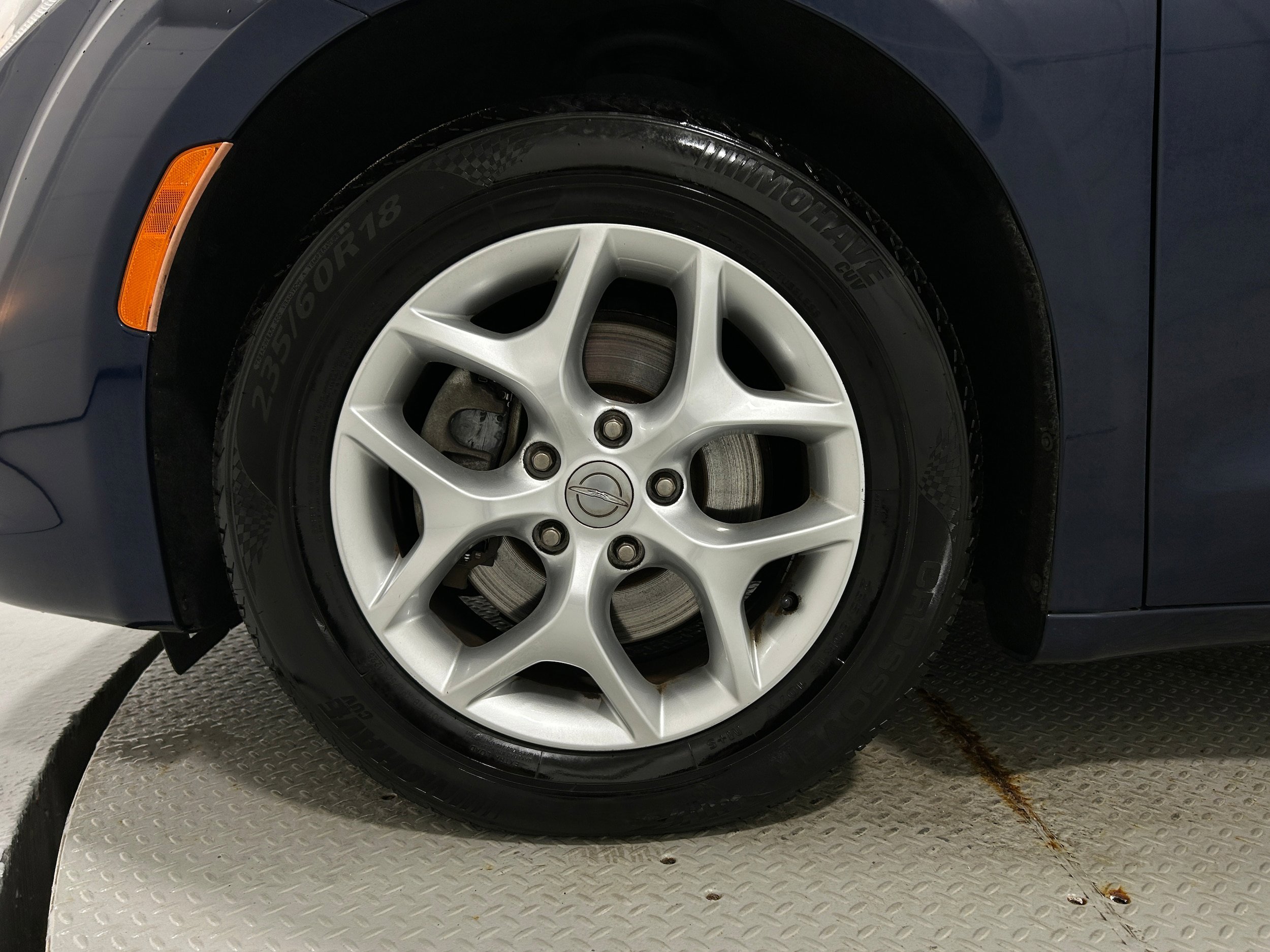 Used 2020 Chrysler Pacifica Touring-L w/ Tire & Wheel Group FWD image 37