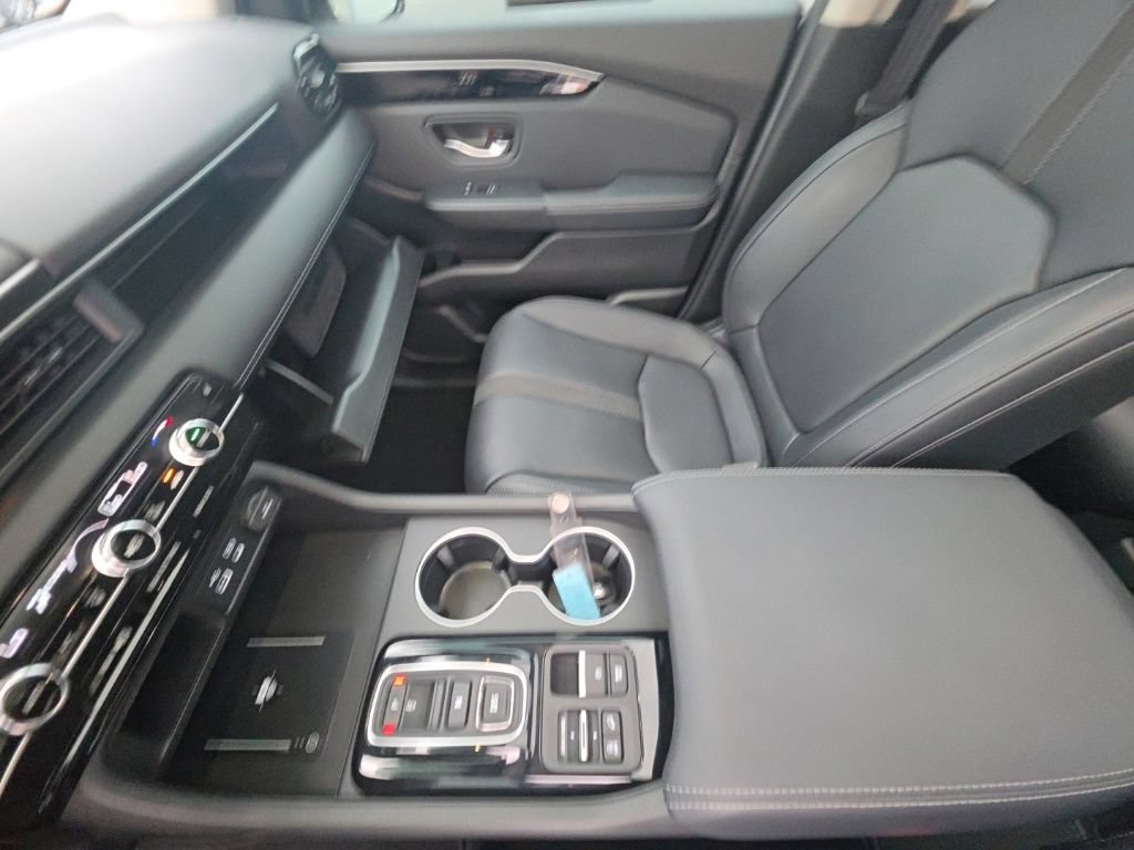 Used 2025 Honda Pilot Touring image 25