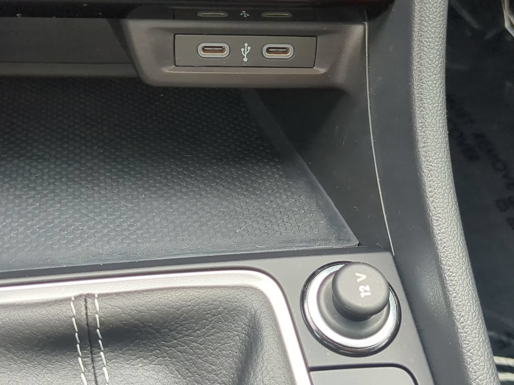 Used 2024 Volkswagen Jetta SE w/ Panoramic Sunroof Package FWD image 24