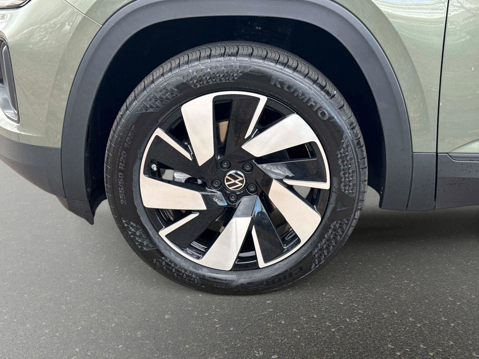 New 2026 Volkswagen Atlas Cross Sport SE image 9