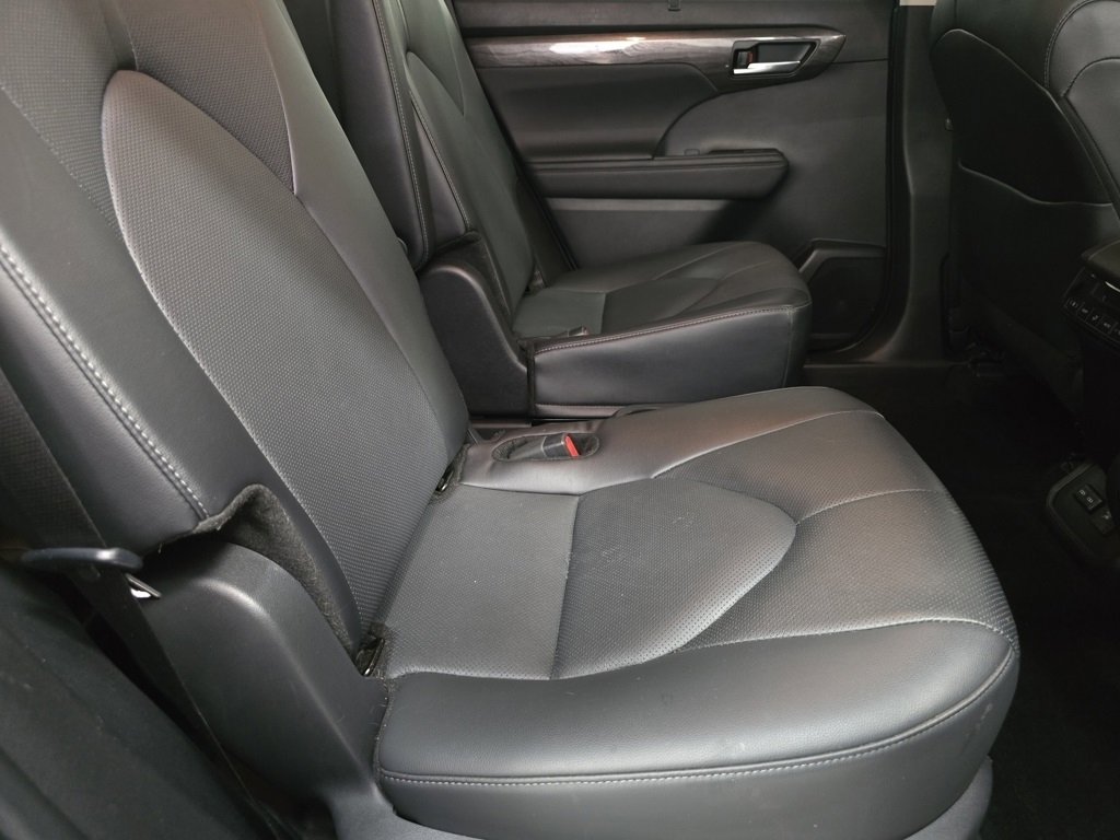Used 2024 Toyota Highlander Limited image 25