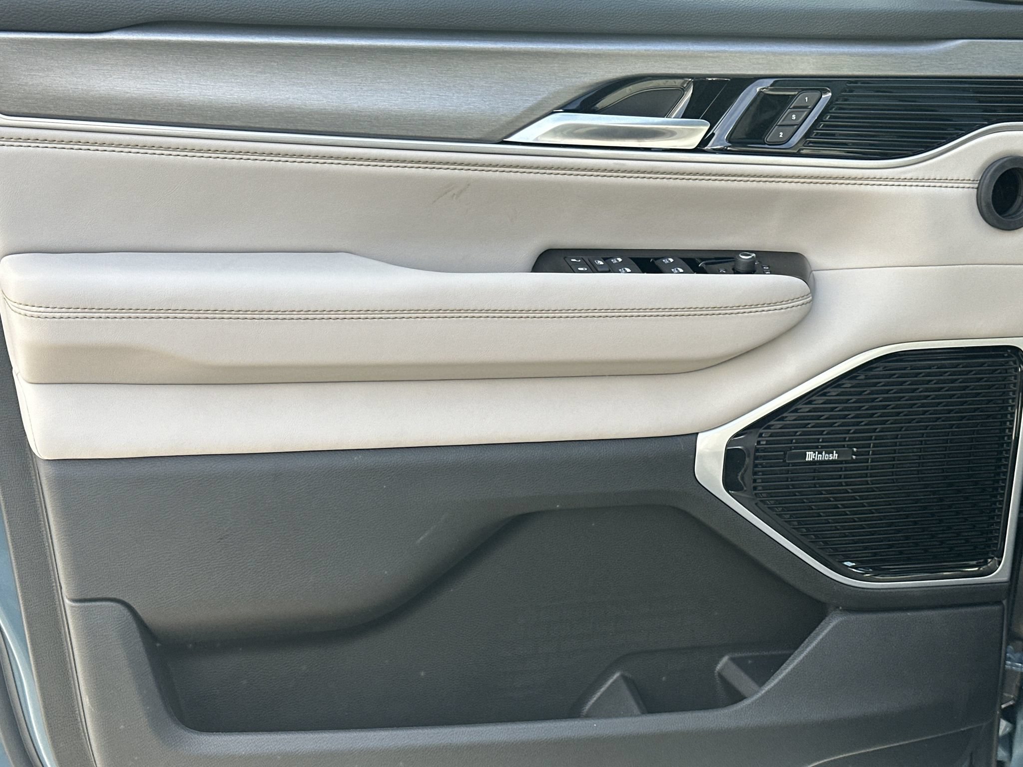 New 2026 Jeep Grand Wagoneer L Limited AWD/4WD image 10