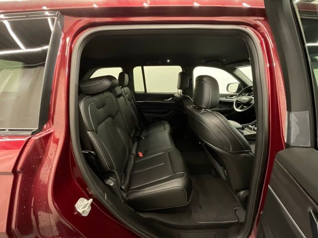 Used 2025 Jeep Grand Cherokee Limited w/ Black Appearance Package AWD/4WD image 25