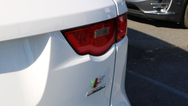 Used 2018 Jaguar F-PACE S image 9