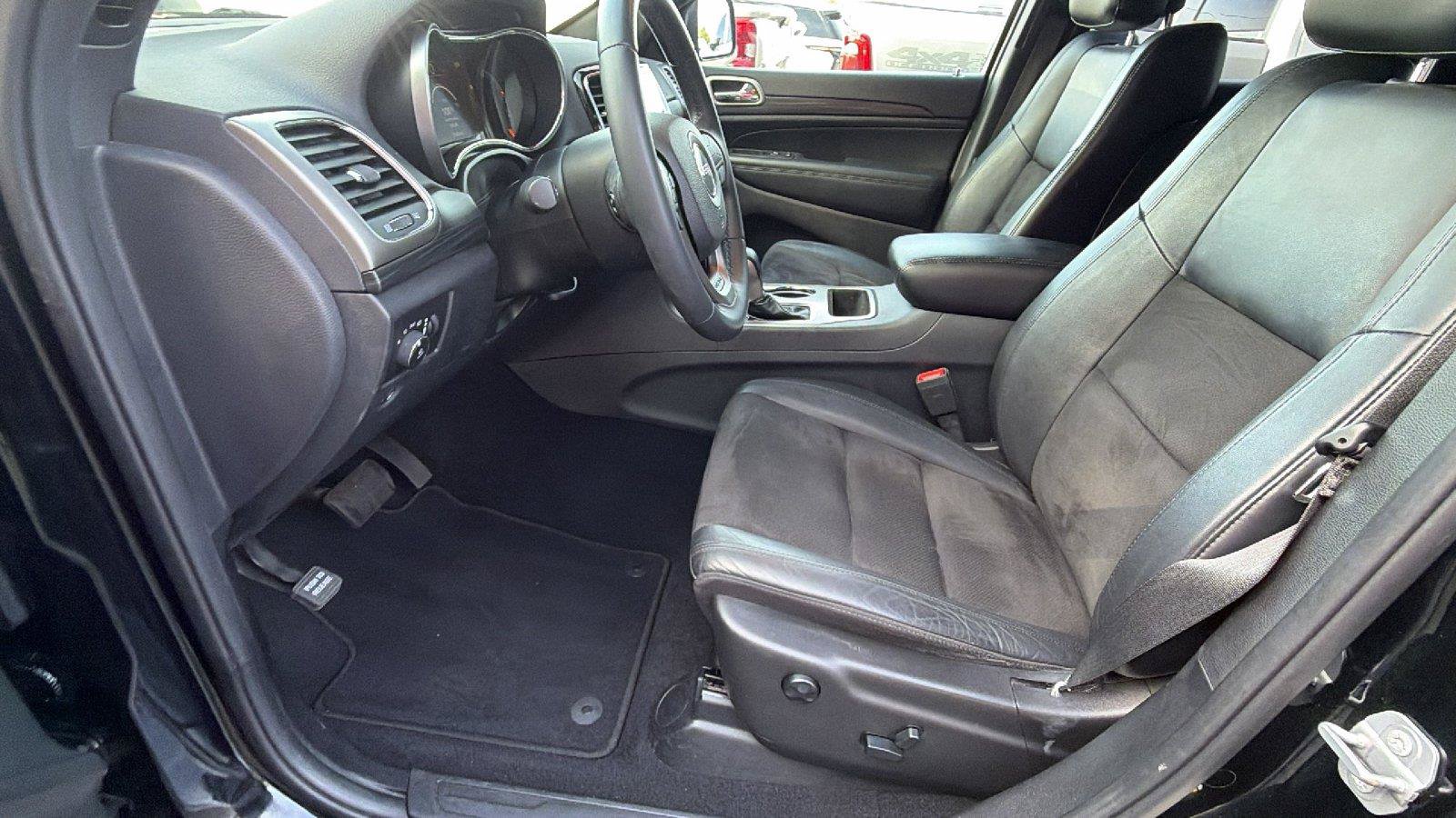 Used 2019 Jeep Grand Cherokee Laredo w/ Laredo X Package RWD image 15