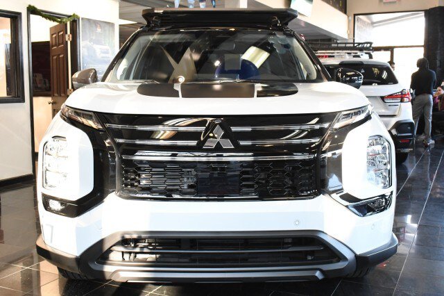New 2026 Mitsubishi Outlander AWD image 2