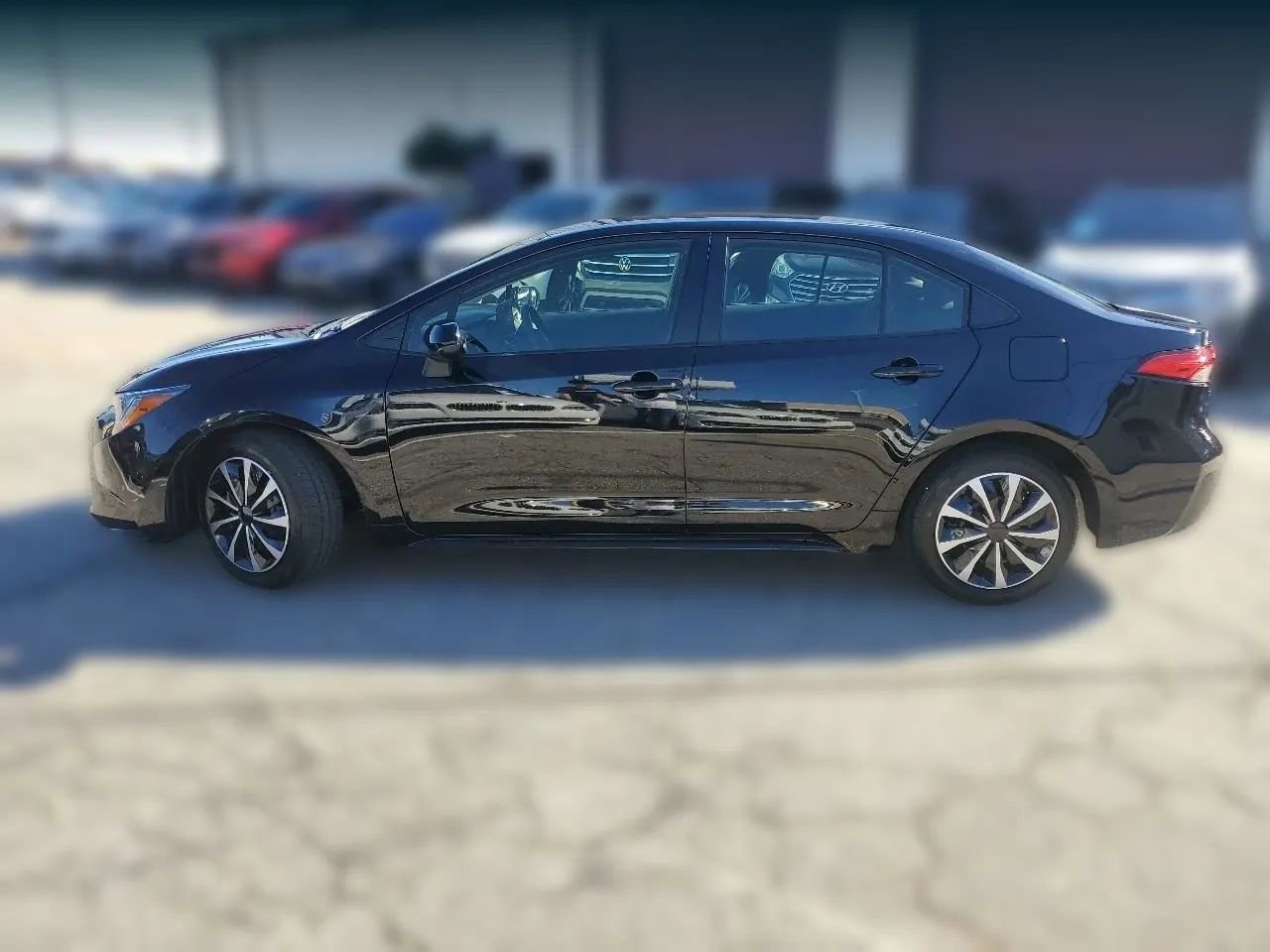 Used 2023 Toyota Corolla LE image 3