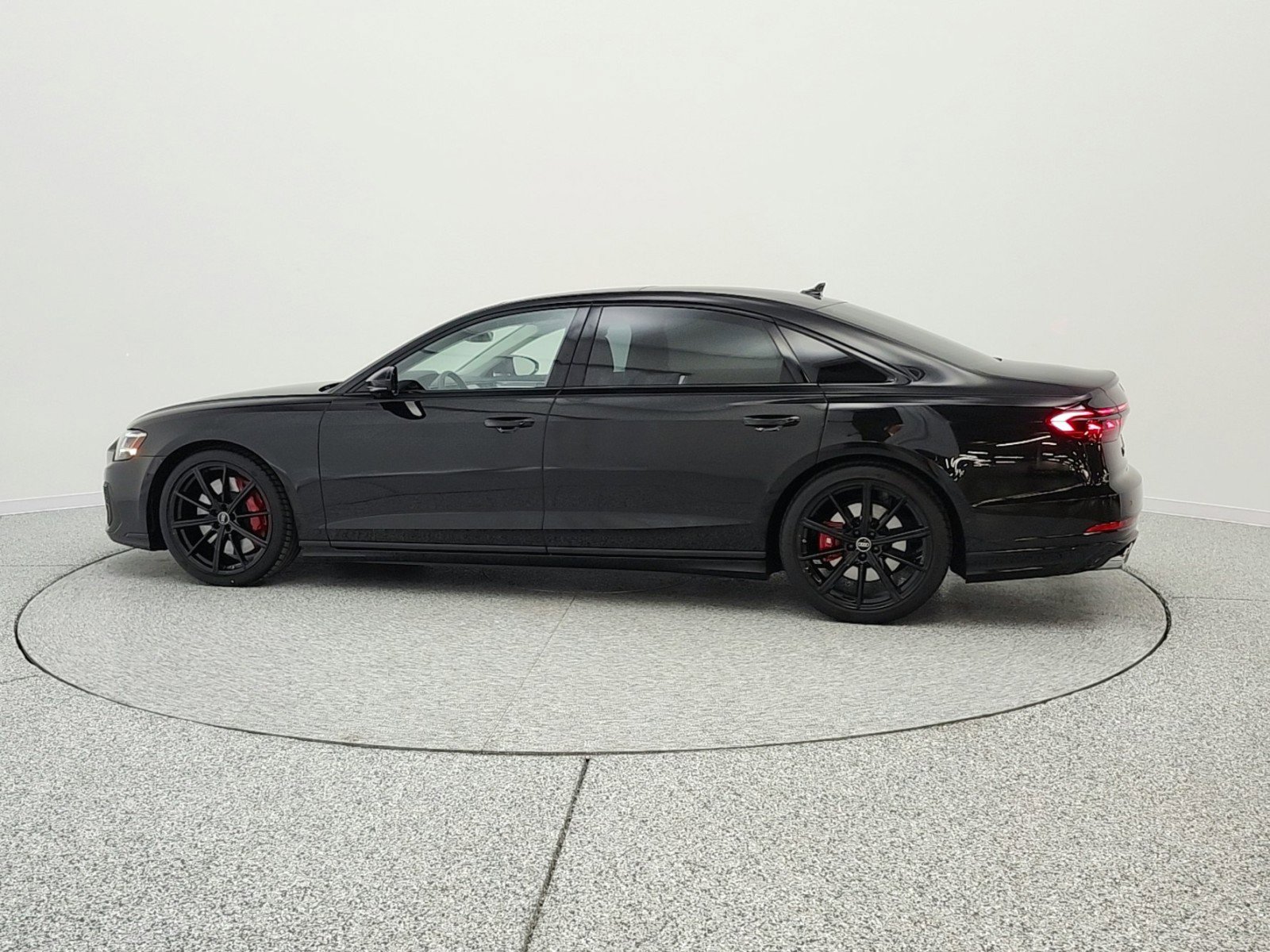 Used 2022 Audi S8 image 8