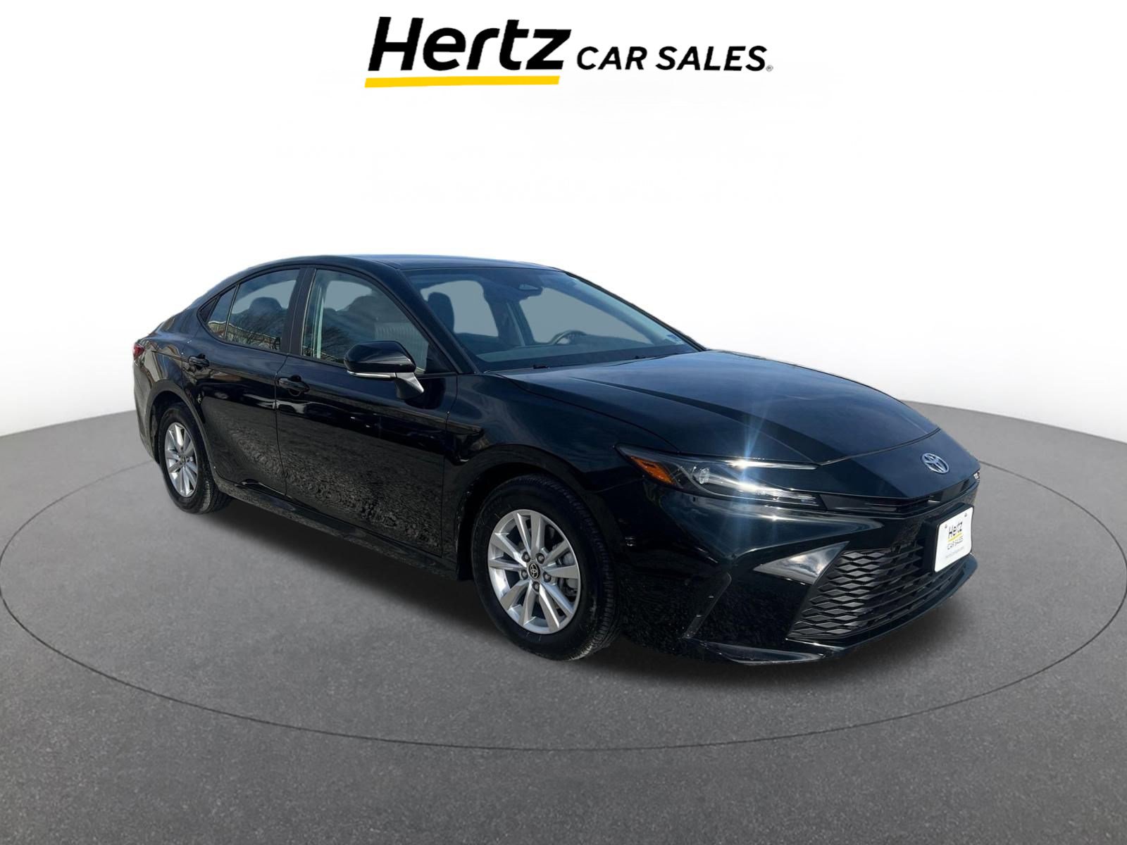Used 2025 Toyota Camry LE image 1