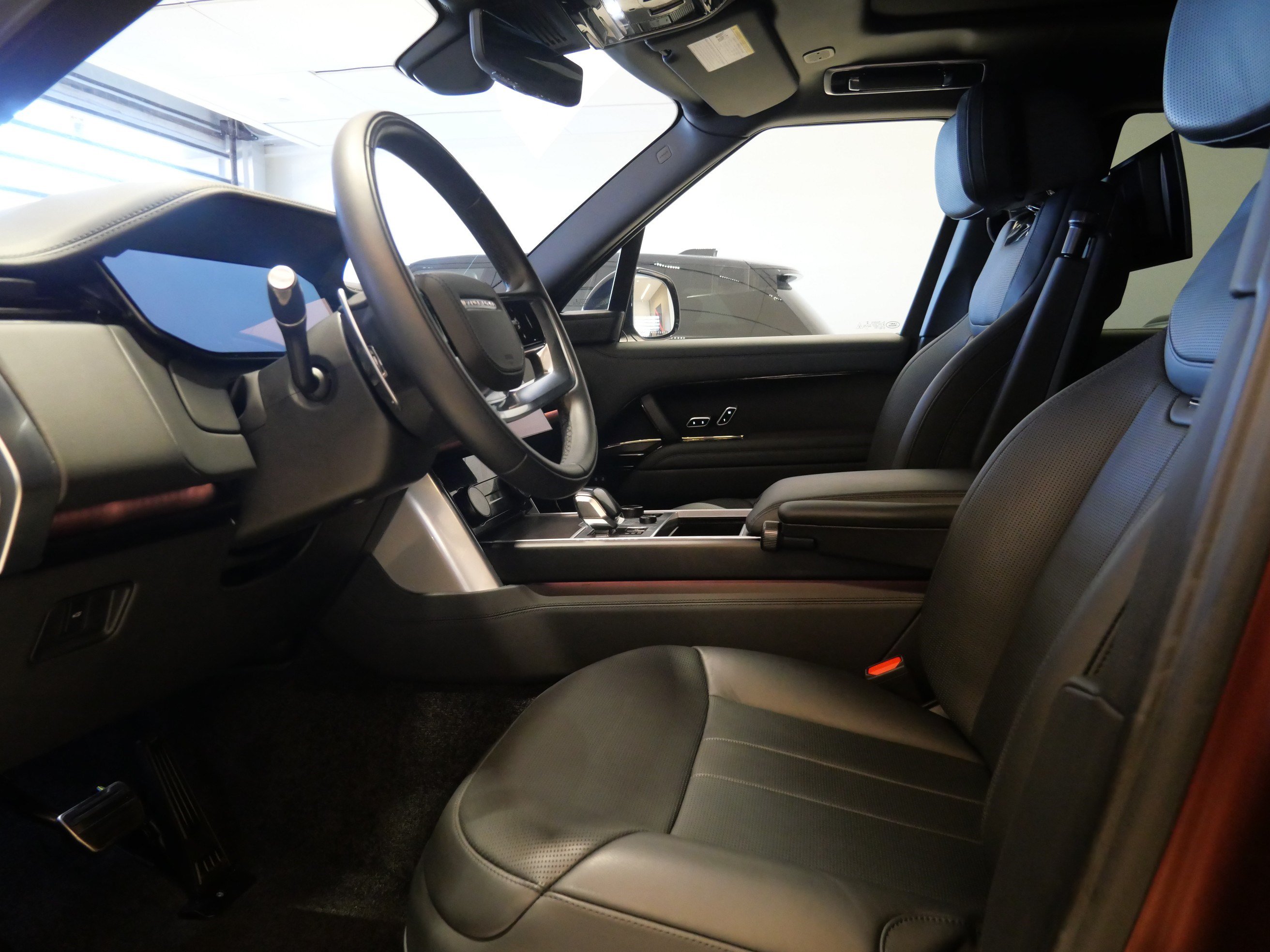 Certified 2023 Land Rover Range Rover SV AWD/4WD image 12