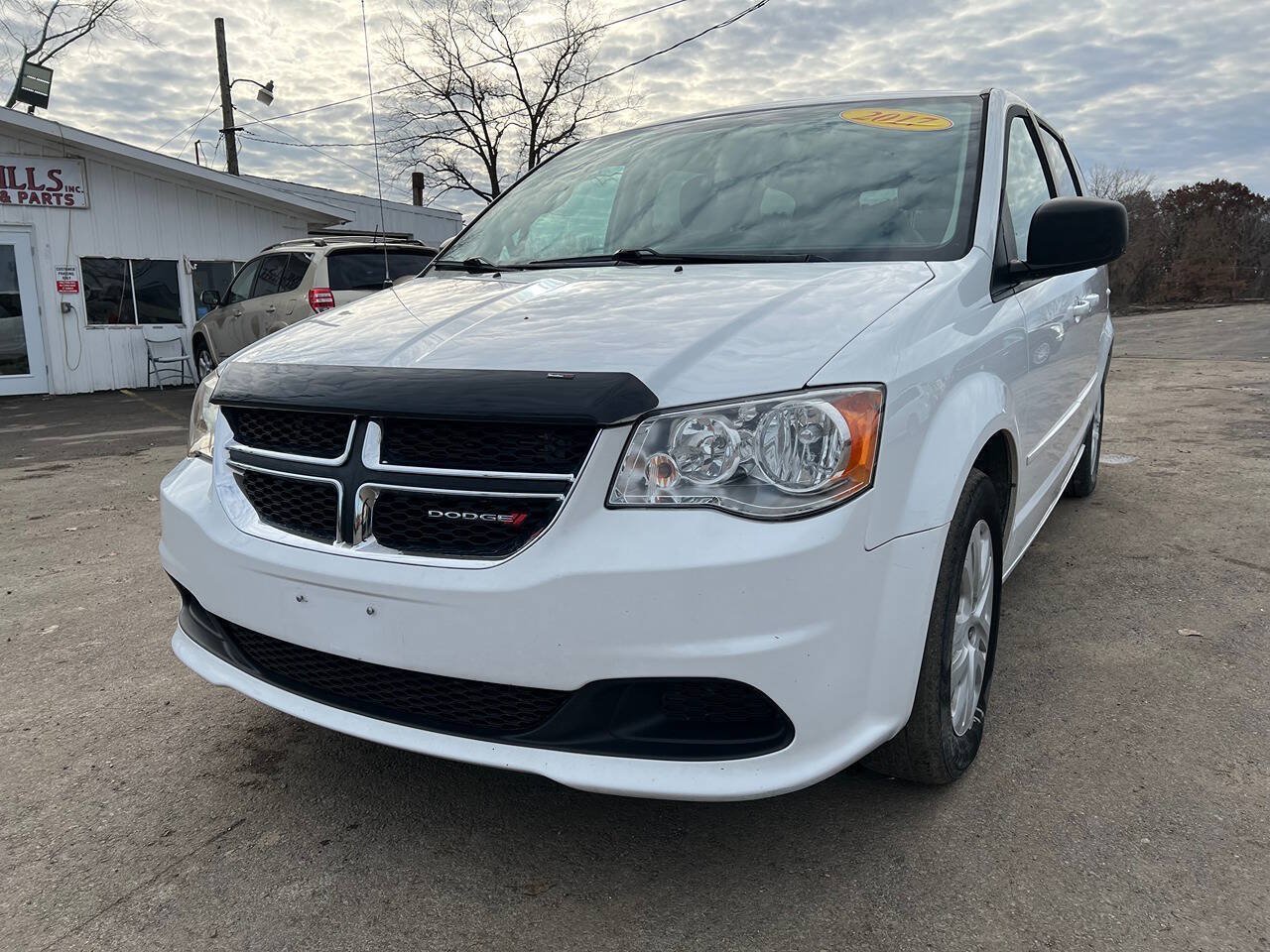 Used 2017 Dodge Grand Caravan SE FWD image 2