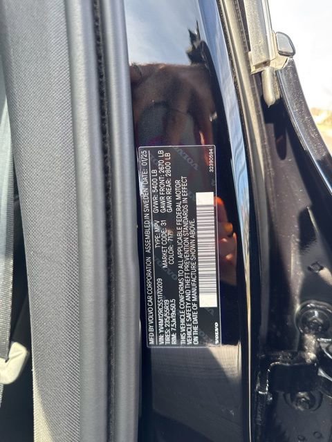 Certified 2025 Volvo XC60 B5 Plus image 28