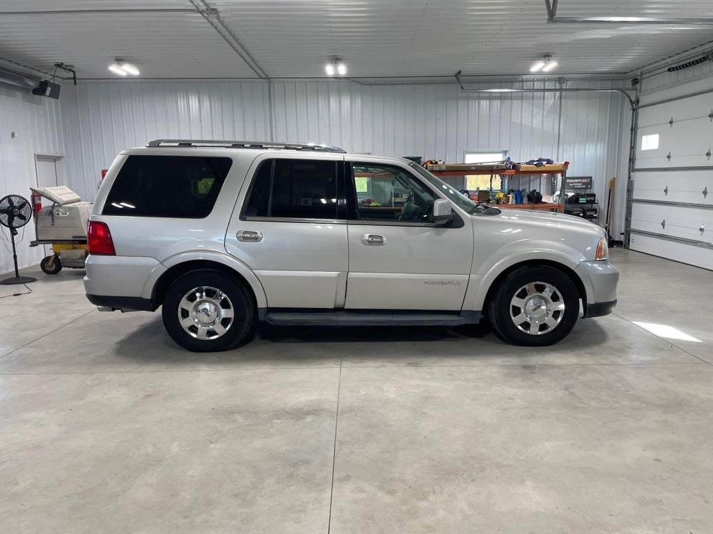 Used 2005 Lincoln Navigator Luxury AWD/4WD image 8