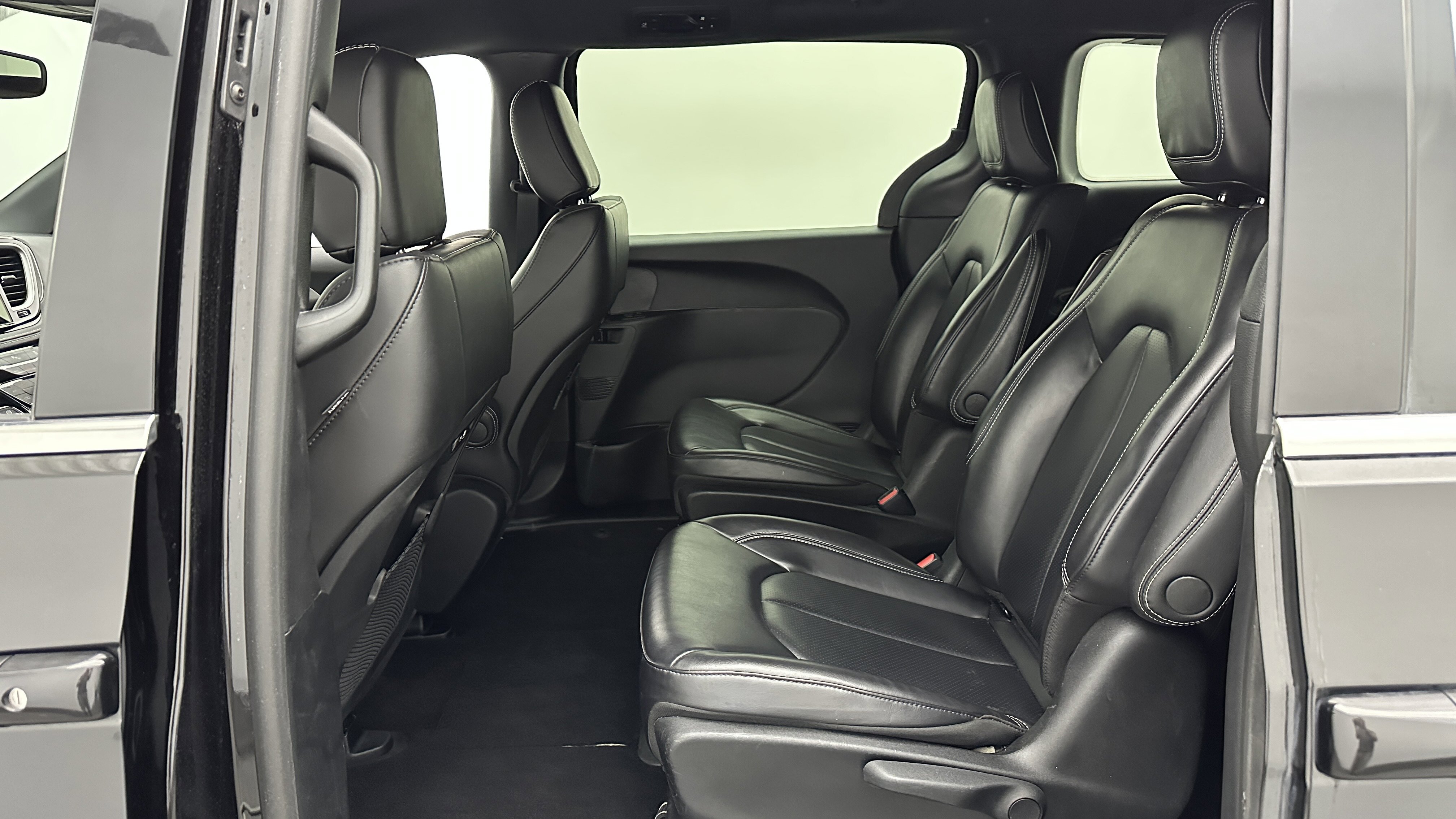 Used 2025 Chrysler Pacifica Select image 28