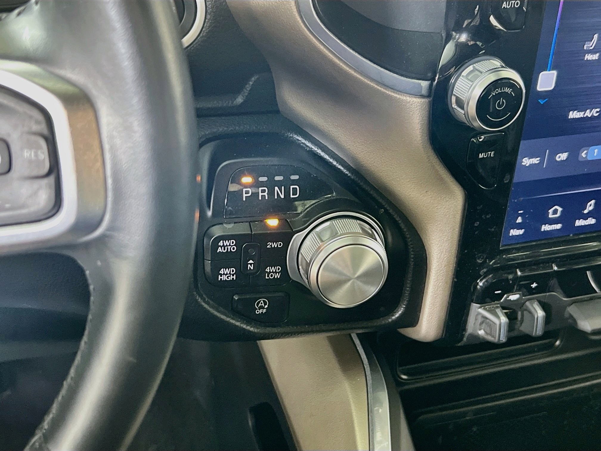 Used 2022 RAM 1500 Laramie AWD/4WD image 17