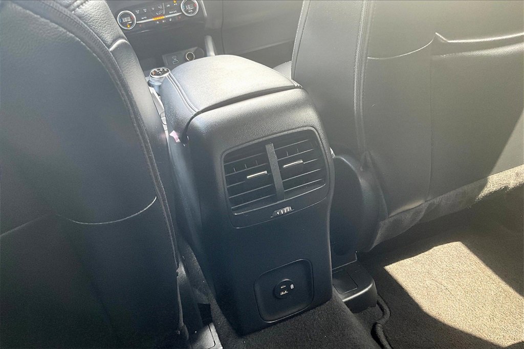 Used 2021 Ford Escape Titanium image 31