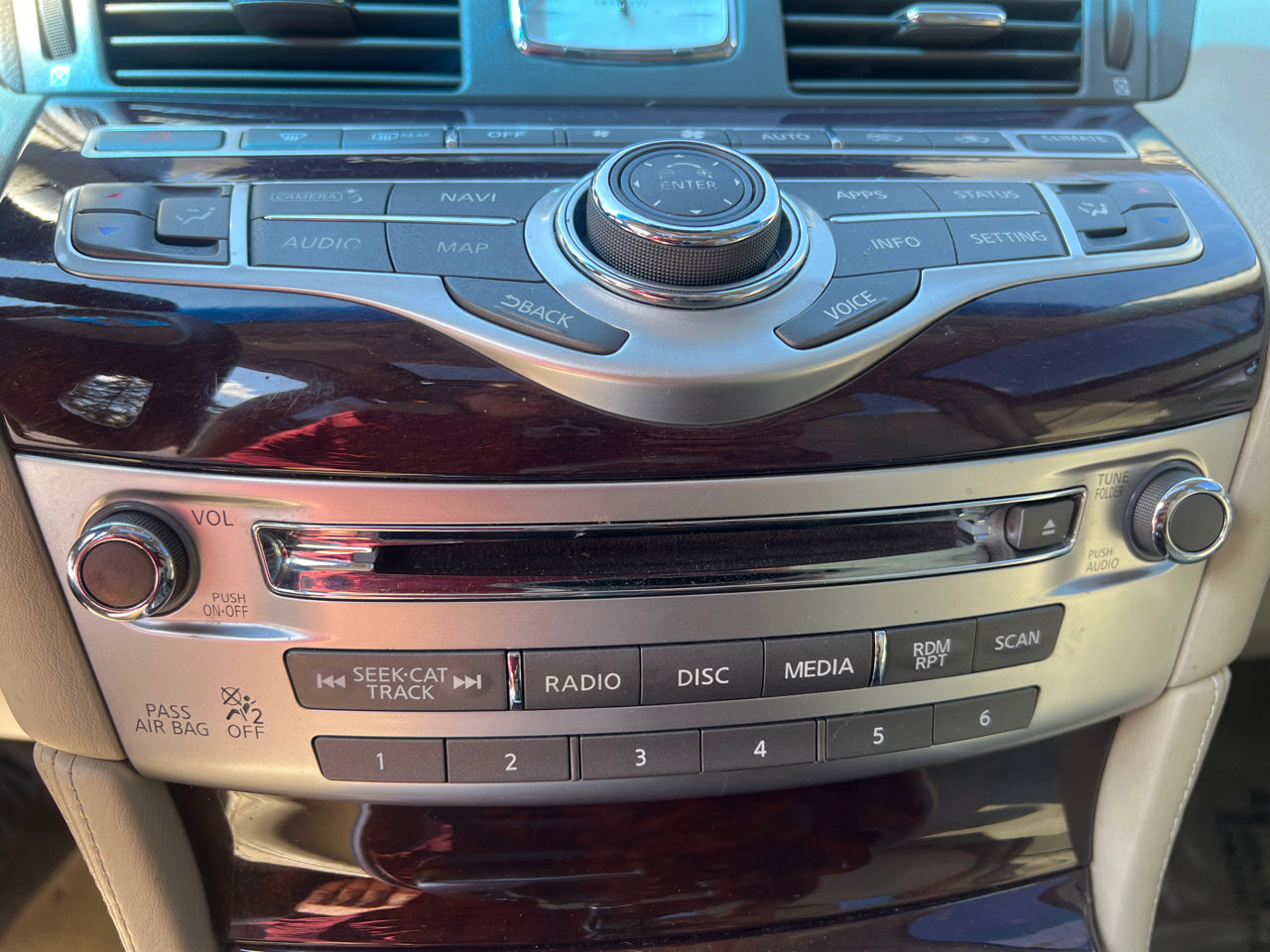 Used 2019 INFINITI Q70 Luxe image 29