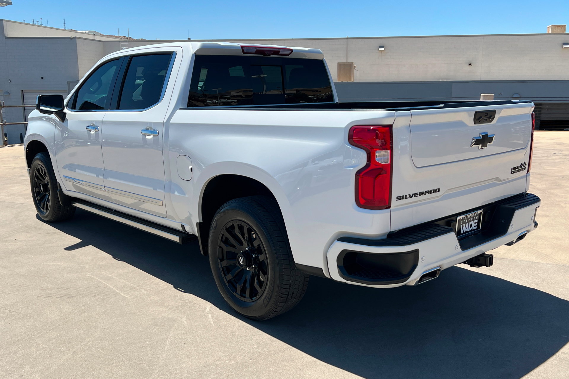 Used 2024 Chevrolet Silverado 1500 High Country w/ Technology Package AWD/4WD image 3