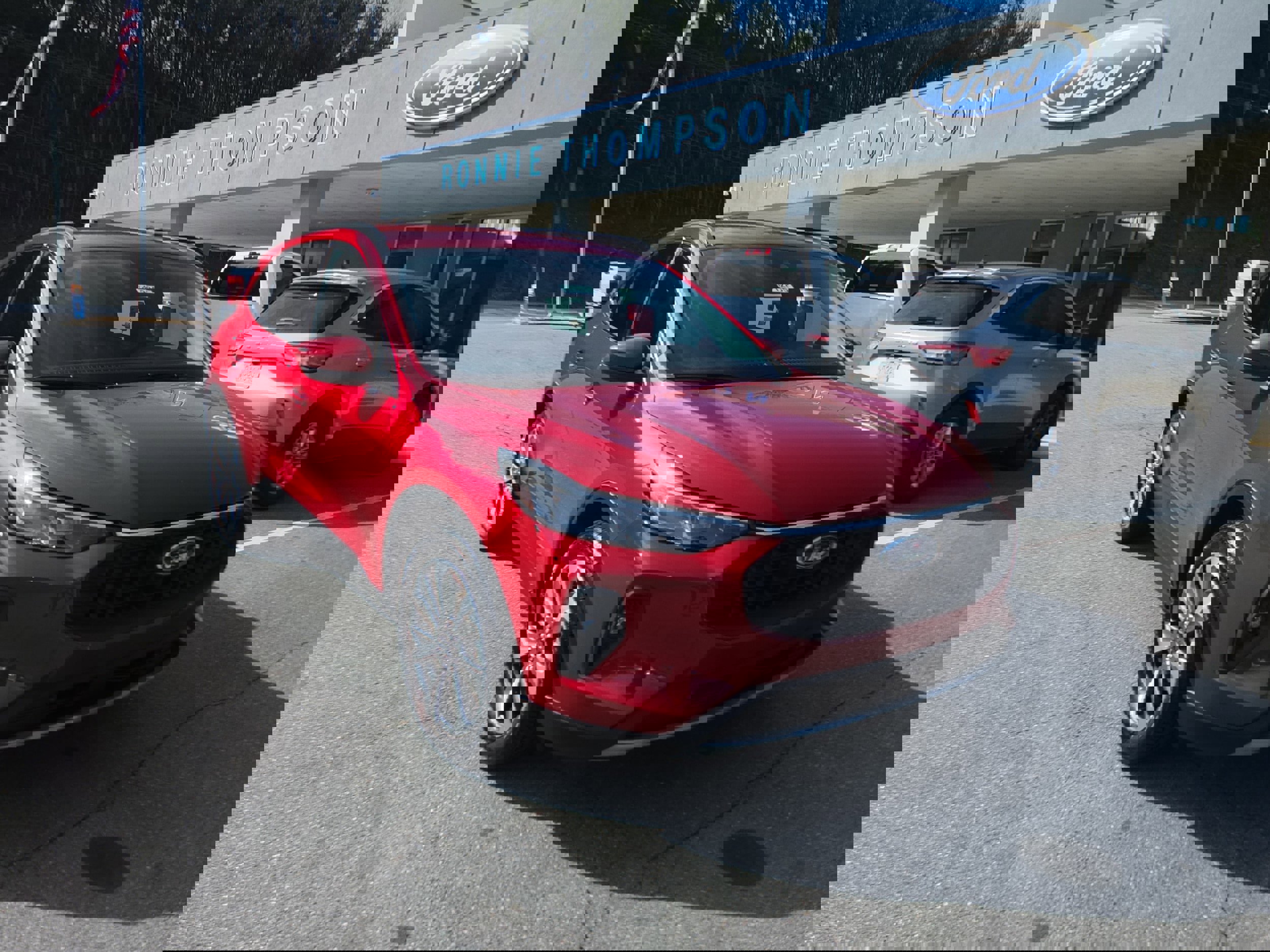 Used 2025 Ford Escape Platinum image 1