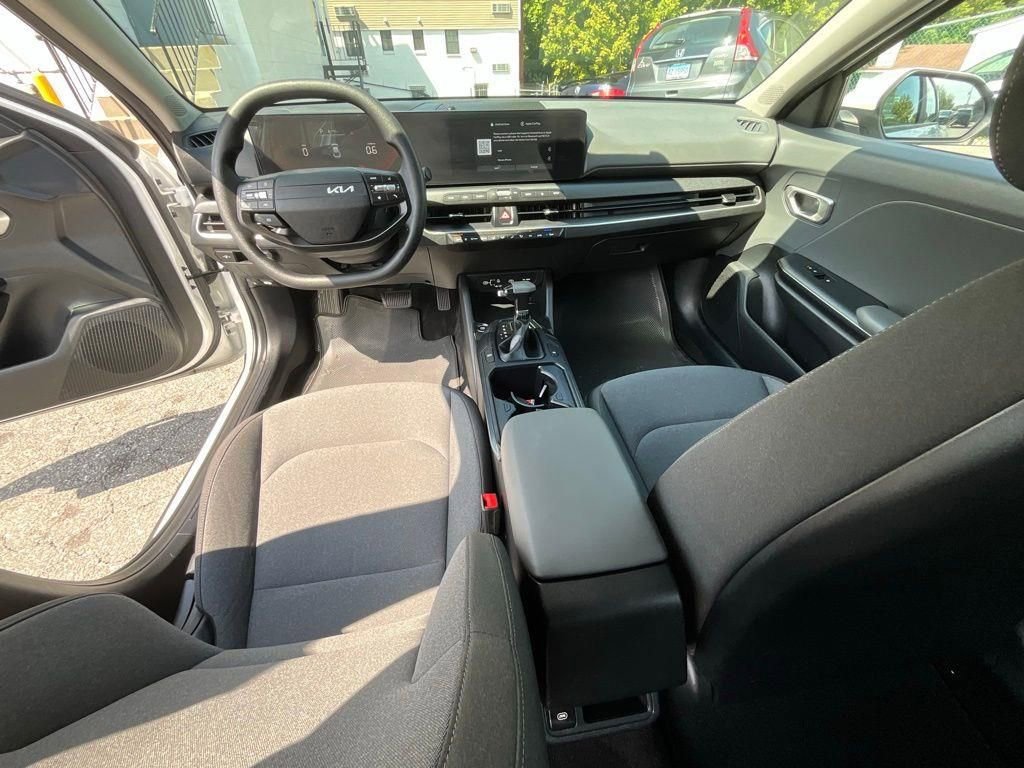 Used 2025 Kia K4 LXS image 24