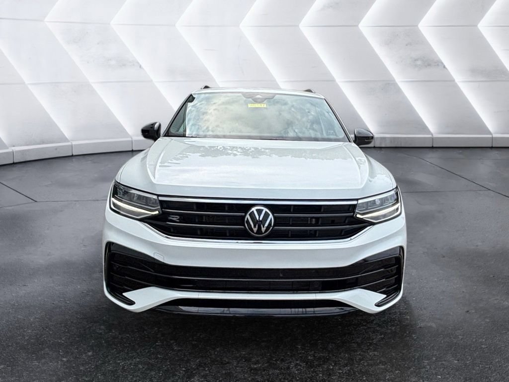 Used 2024 Volkswagen Tiguan SE R-Line AWD/4WD image 2