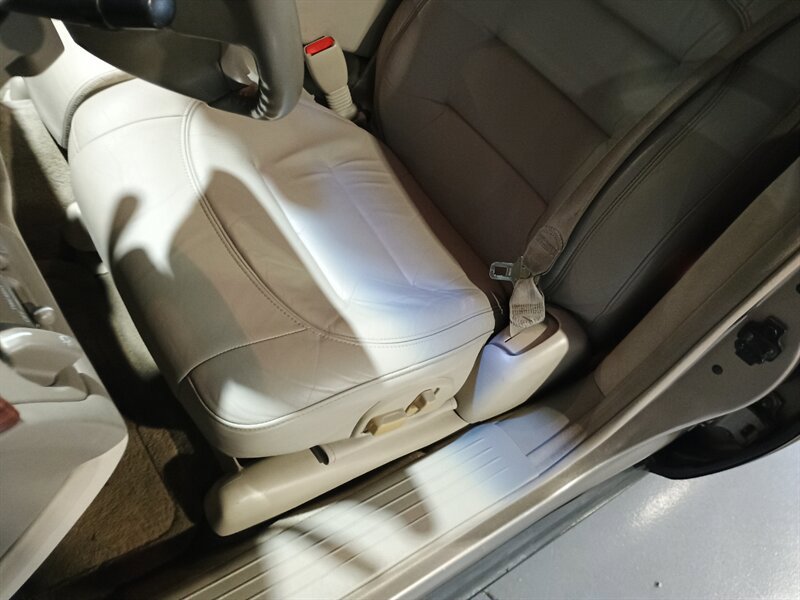 Used 2001 Cadillac De Ville FWD image 30