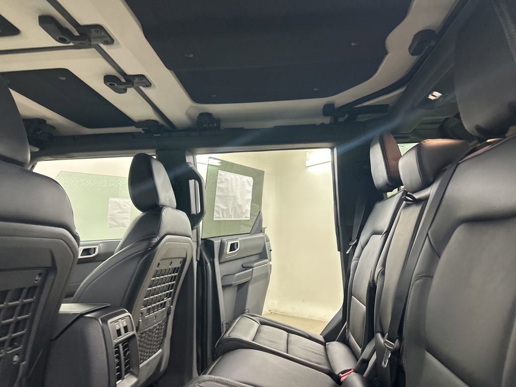 New 2025 Ford Bronco Badlands w/ Sasquatch Package AWD/4WD image 25