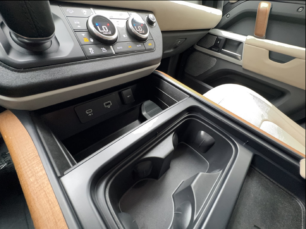 Used 2023 Land Rover Defender 130 SE AWD/4WD image 54