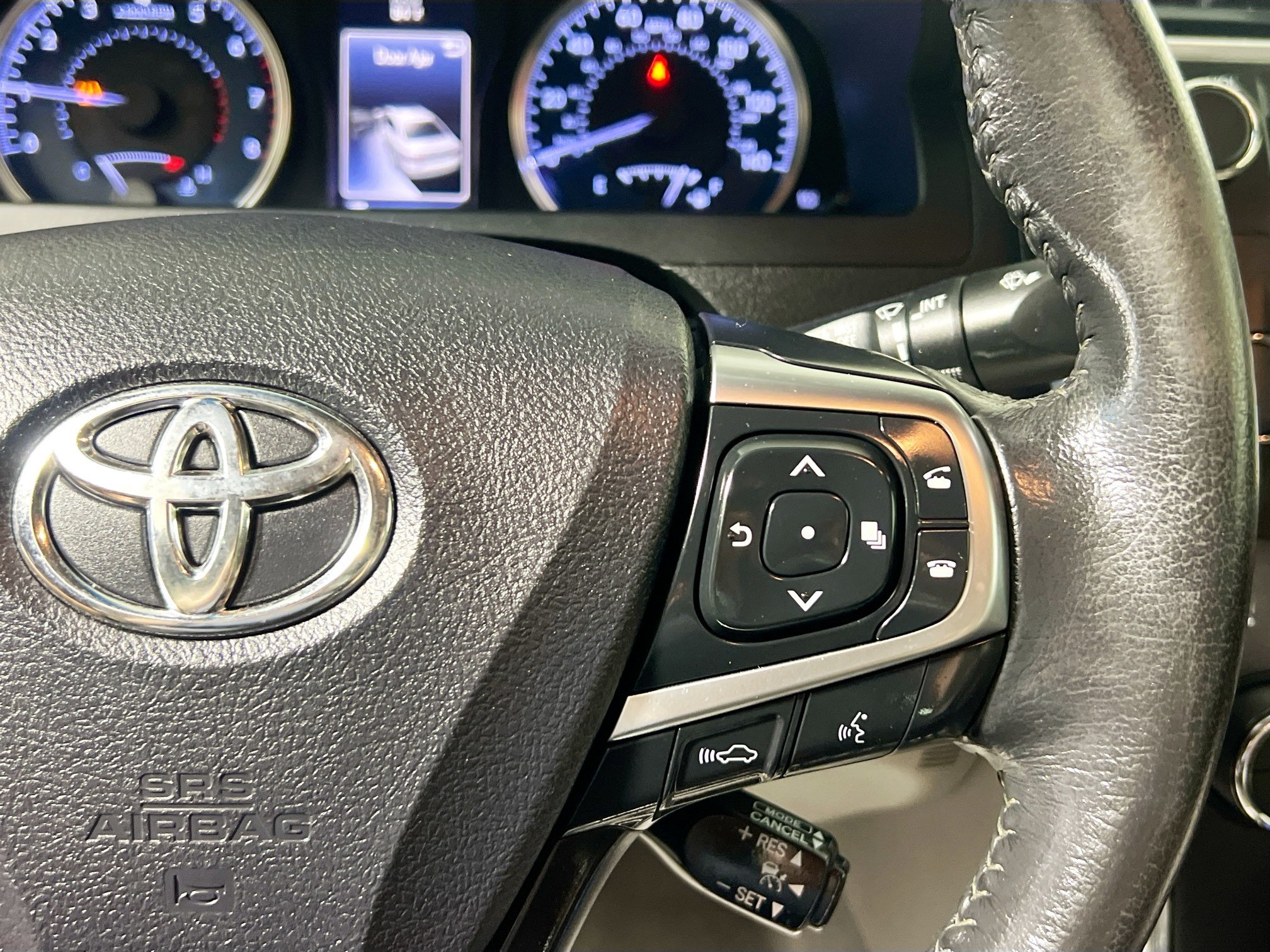 Used 2016 Toyota Camry XLE w/ Advanced Technology Package FWD image 19