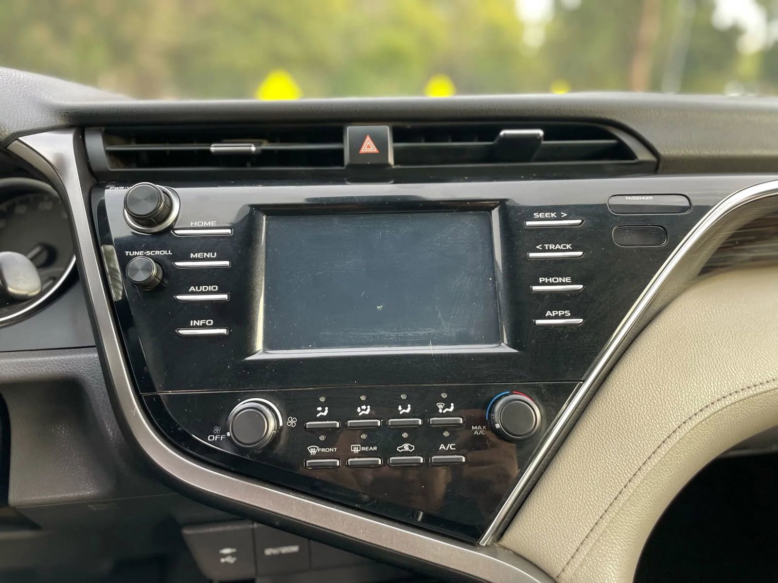 Used 2018 Toyota Camry SE image 14