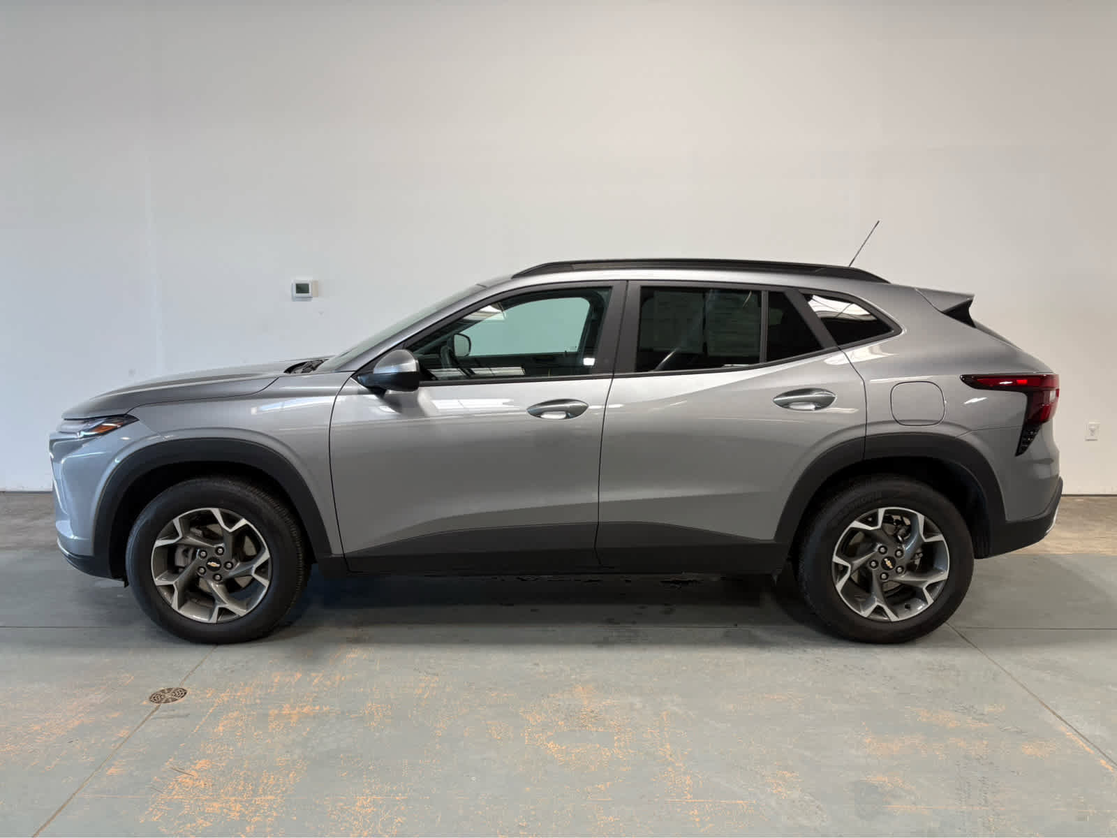 Certified 2025 Chevrolet Trax LT w/ LT Convenience Package image 2