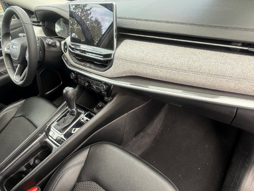 Used 2022 Jeep Compass Latitude FWD image 8