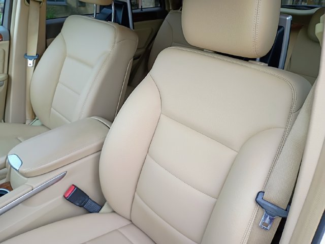 Used 2009 Mercedes-Benz ML 320 BlueTEC 4MATIC image 32