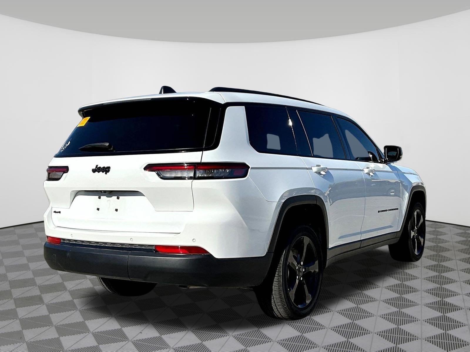 Used 2025 Jeep Grand Cherokee L Altitude AWD/4WD image 6