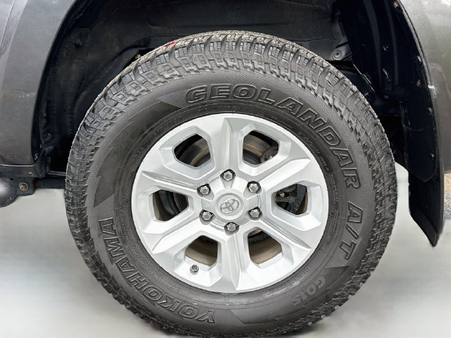Used 2022 Toyota 4Runner SR5 Premium w/ Moonroof Package AWD/4WD image 32