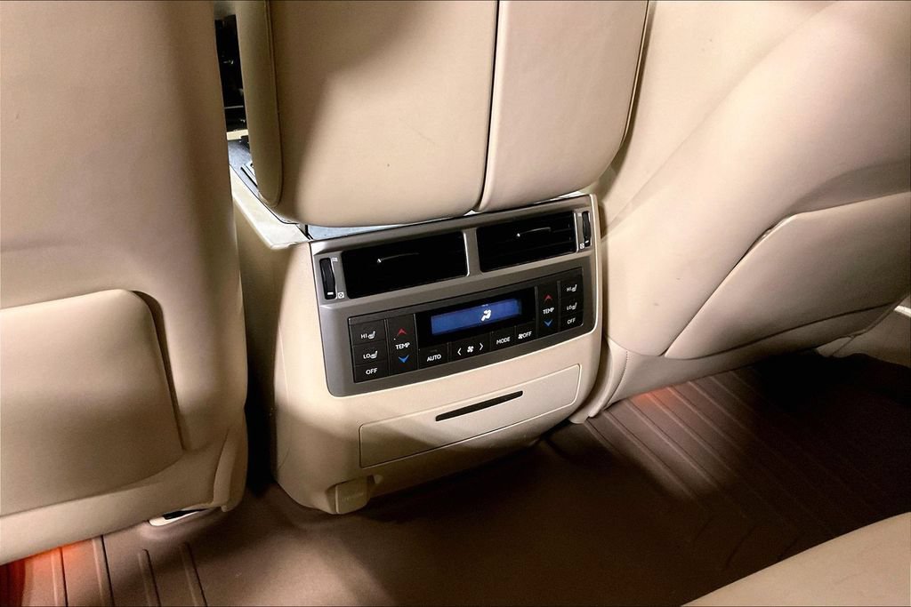 Used 2013 Lexus LX 570 4WD w/ Luxury Pkg image 30