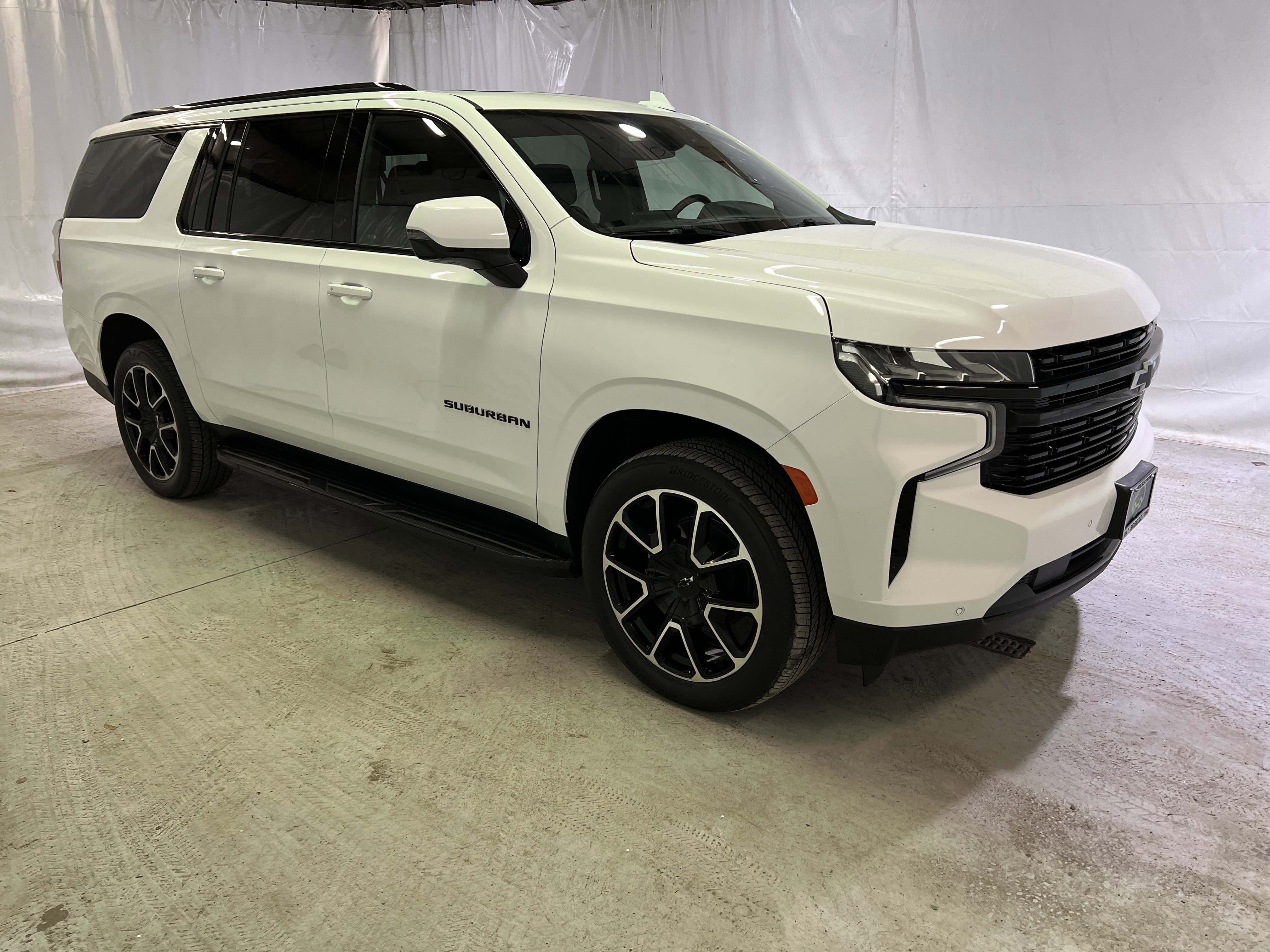 Used 2023 Chevrolet Suburban RST w/ Luxury Package image 2