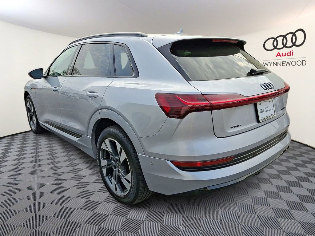 Used 2023 Audi e-tron Premium w/ Convenience Plus Package image 4