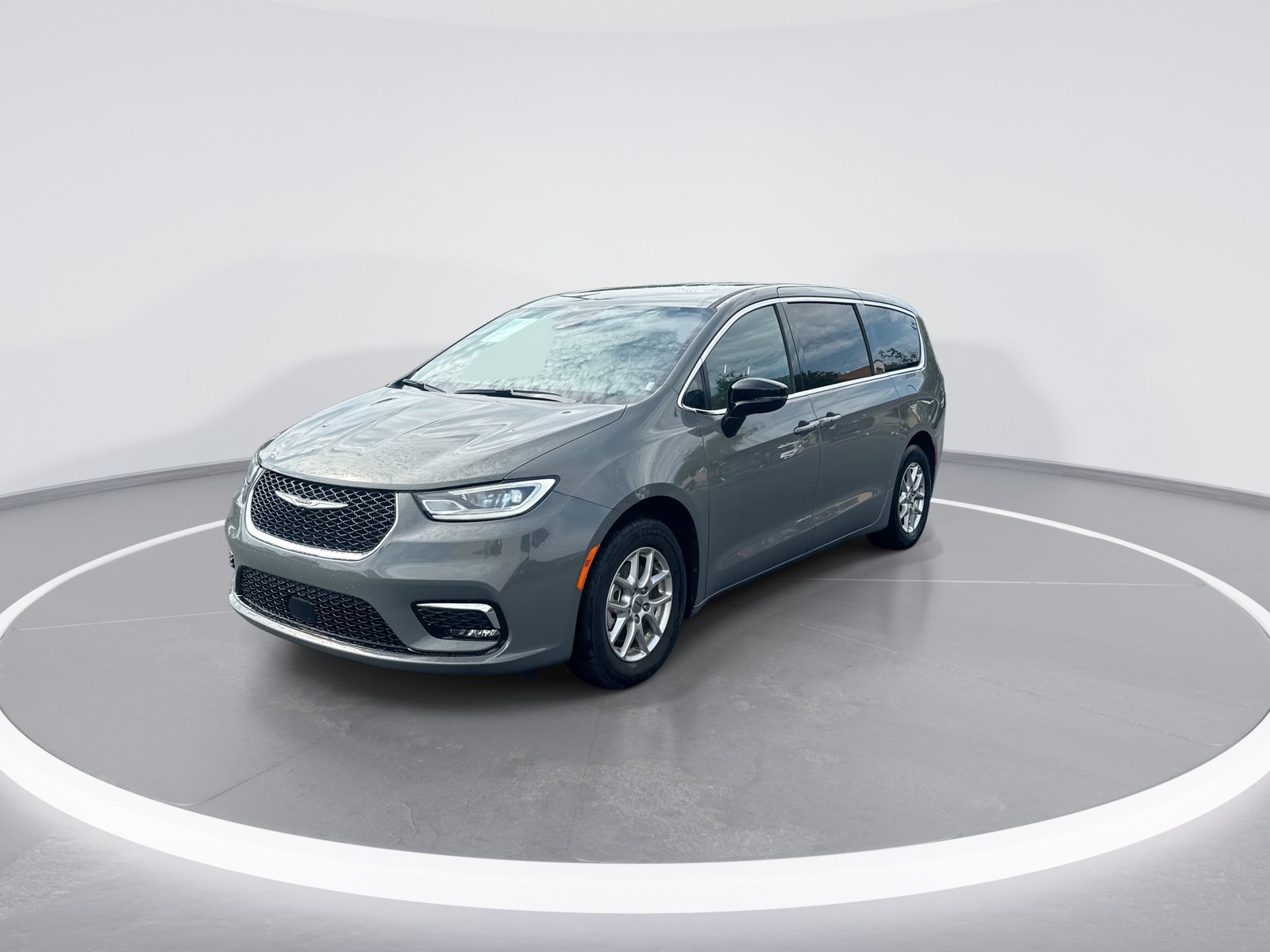 Used 2025 Chrysler Pacifica Select FWD image 5