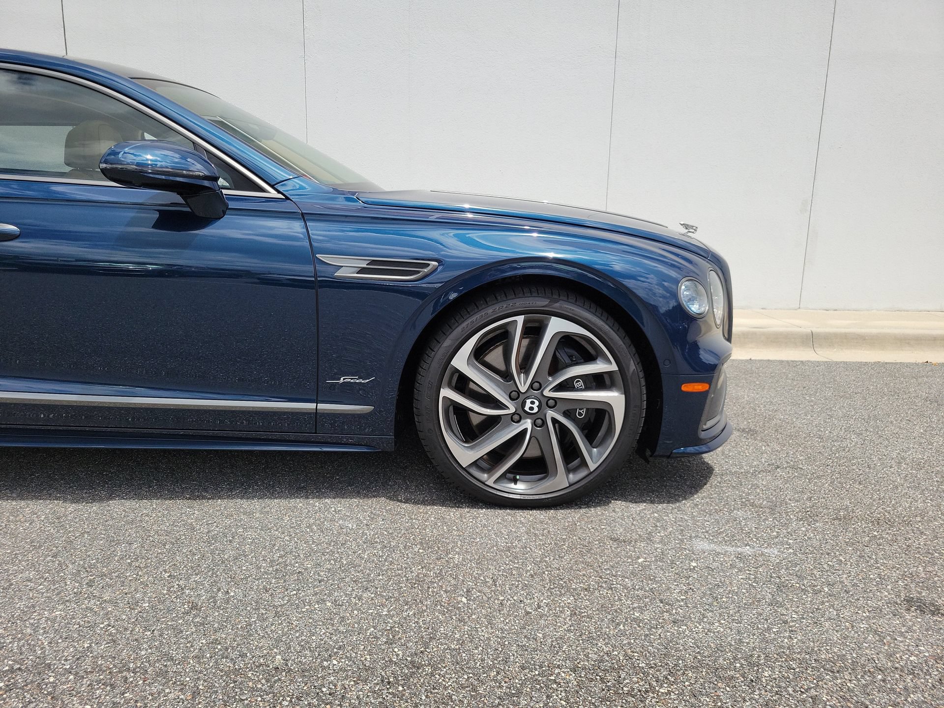 Used 2025 Bentley Flying Spur Plug-In Hybrid AWD/4WD image 6