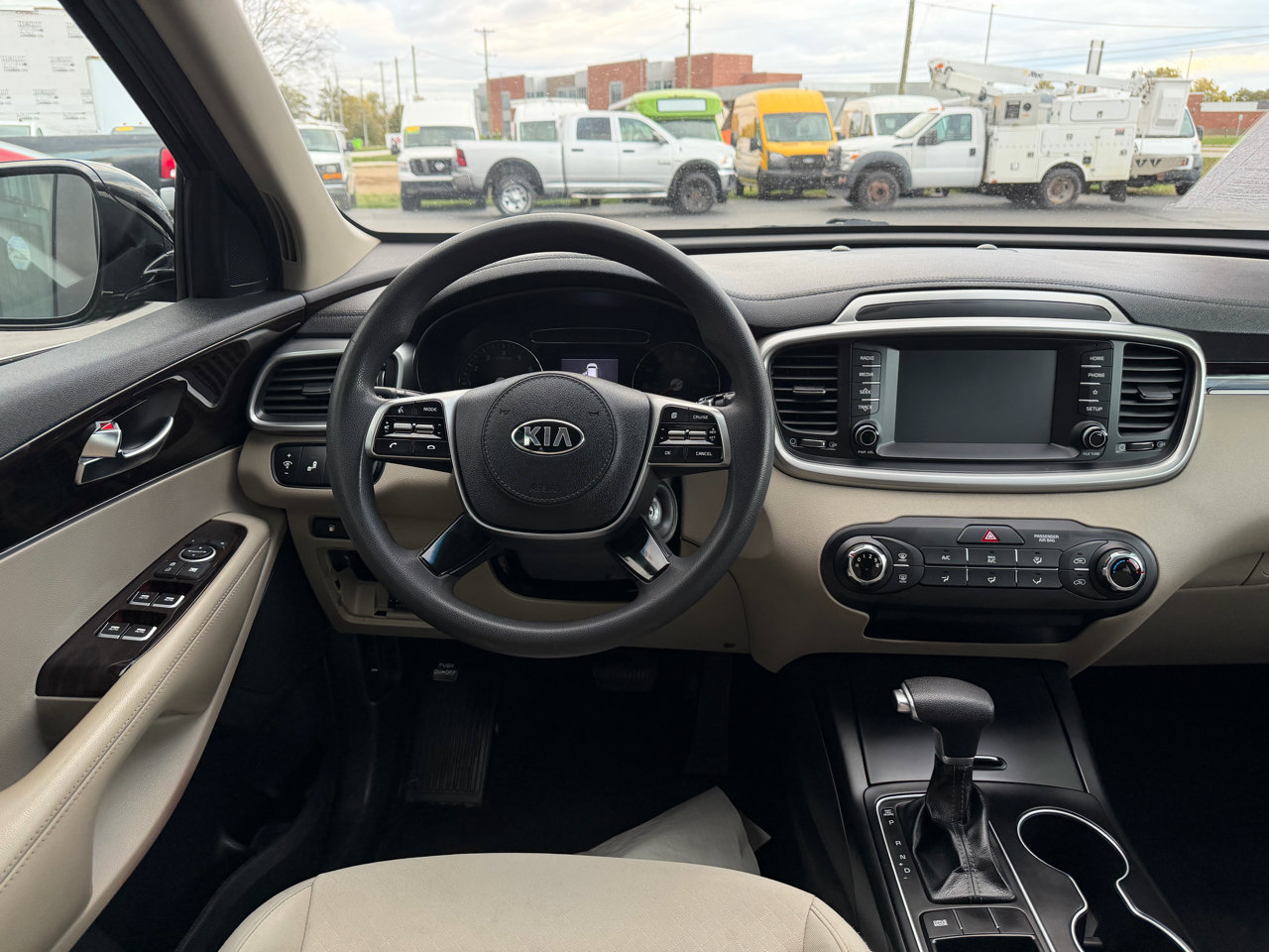 Used 2019 Kia Sorento LX image 16