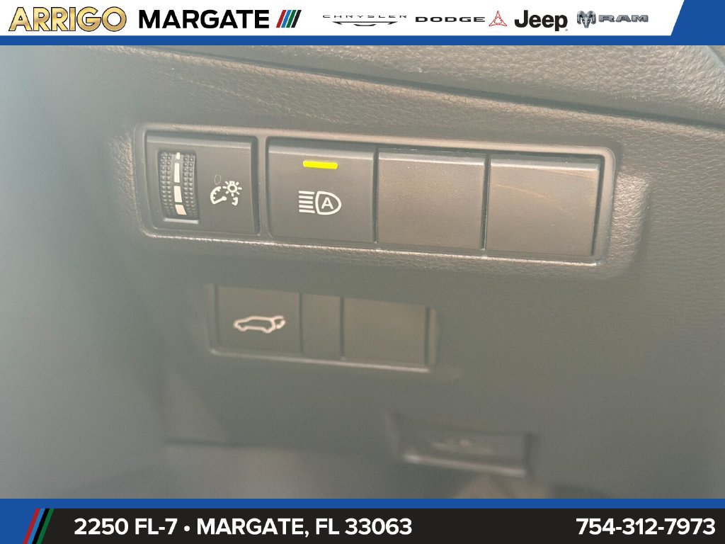 Used 2023 Toyota Corolla Cross XLE w/ Convenience Package FWD image 35