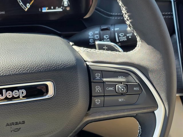 New 2025 Jeep Grand Cherokee L Limited w/ Luxury Tech Group II image 29