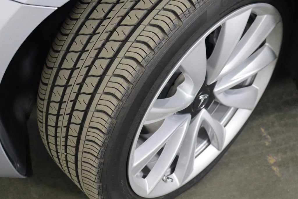 Used 2018 Tesla Model 3 Long Range image 36