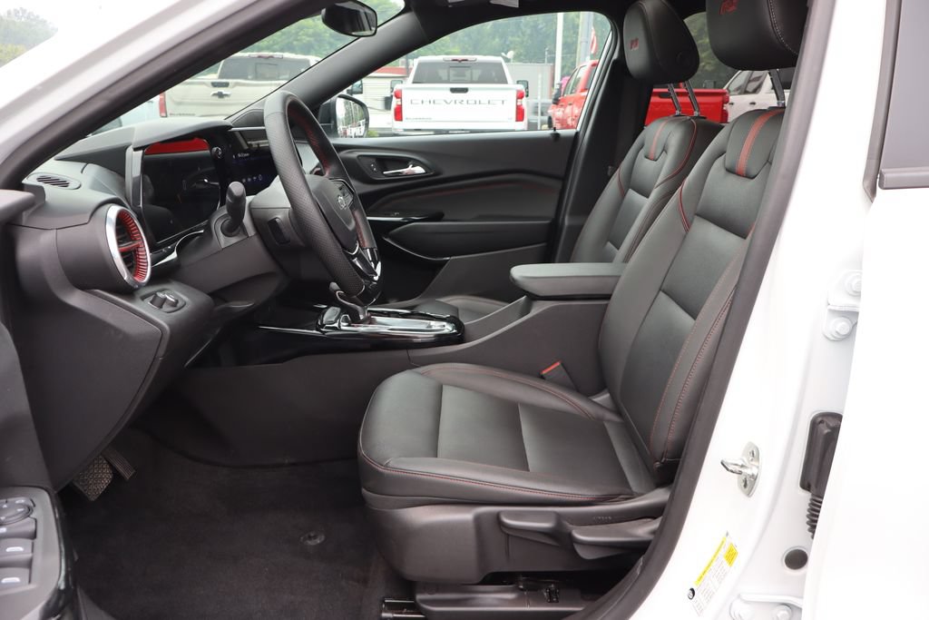 Used 2024 Chevrolet Trax RS w/ Sunroof Package FWD image 6